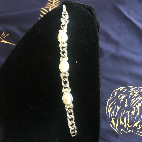 Howlite Stone Bracelet sliver color - Picture 3 of 10